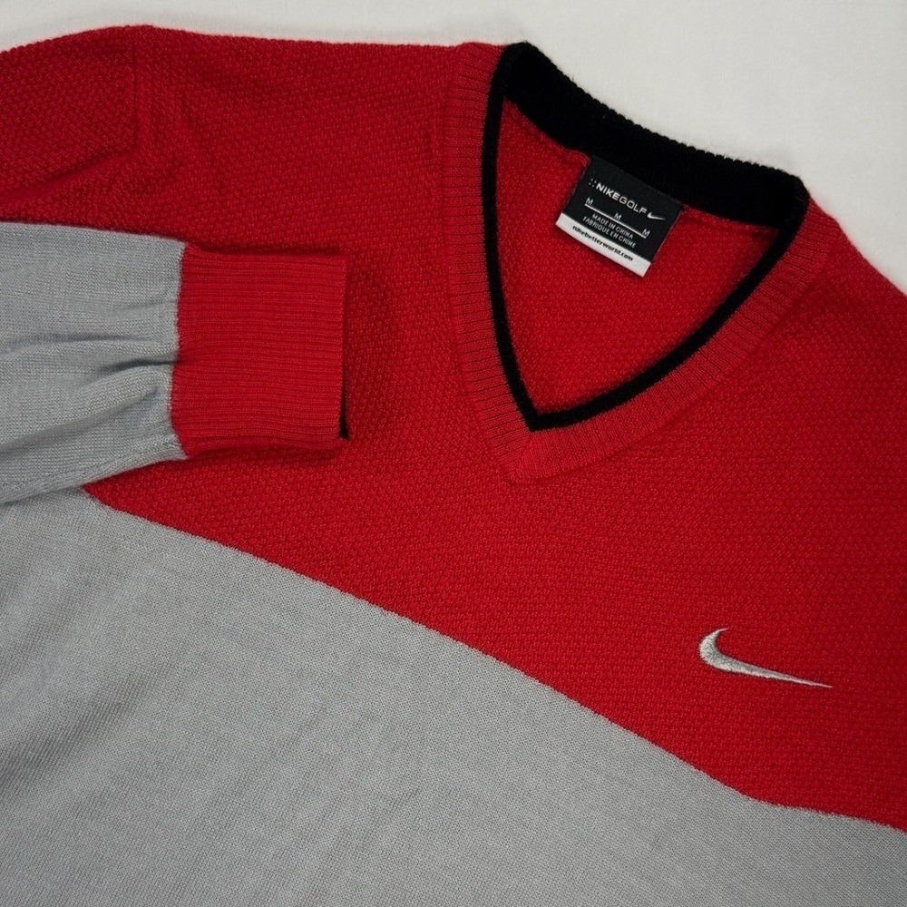 Nike Golf Mens V-Neck Sweater Red Grey Colorblock Blaster Patch Size Medium